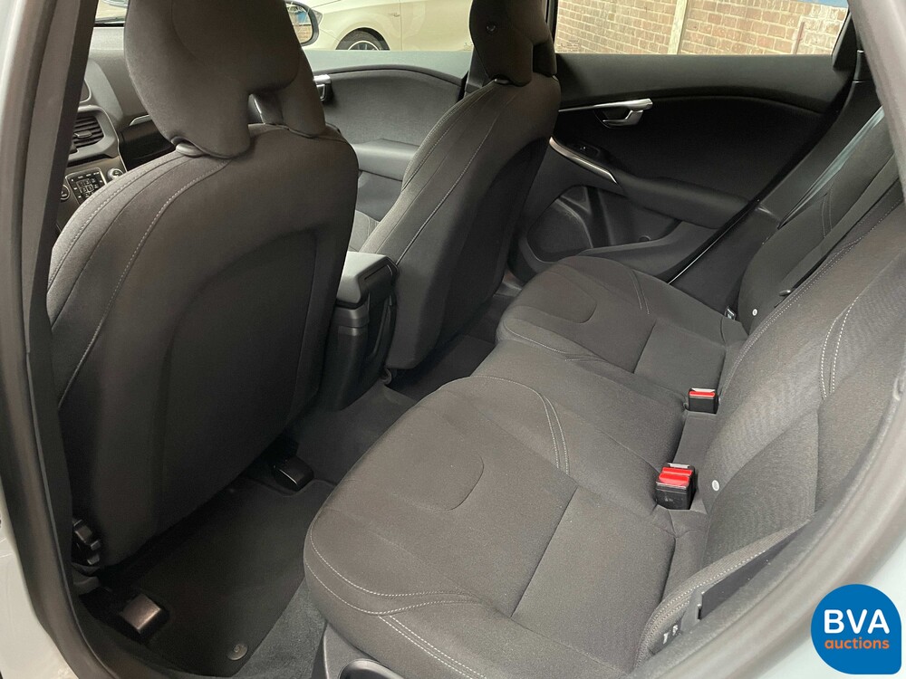 Volvo V40 1.6 D2 Kinetic 114pk 2013 -Original NL-, 1-SNX-70.