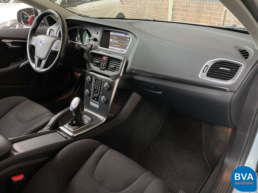 Volvo V40 1.6 D2 Kinetic 114pk 2013 -Original NL-, 1-SNX-70.