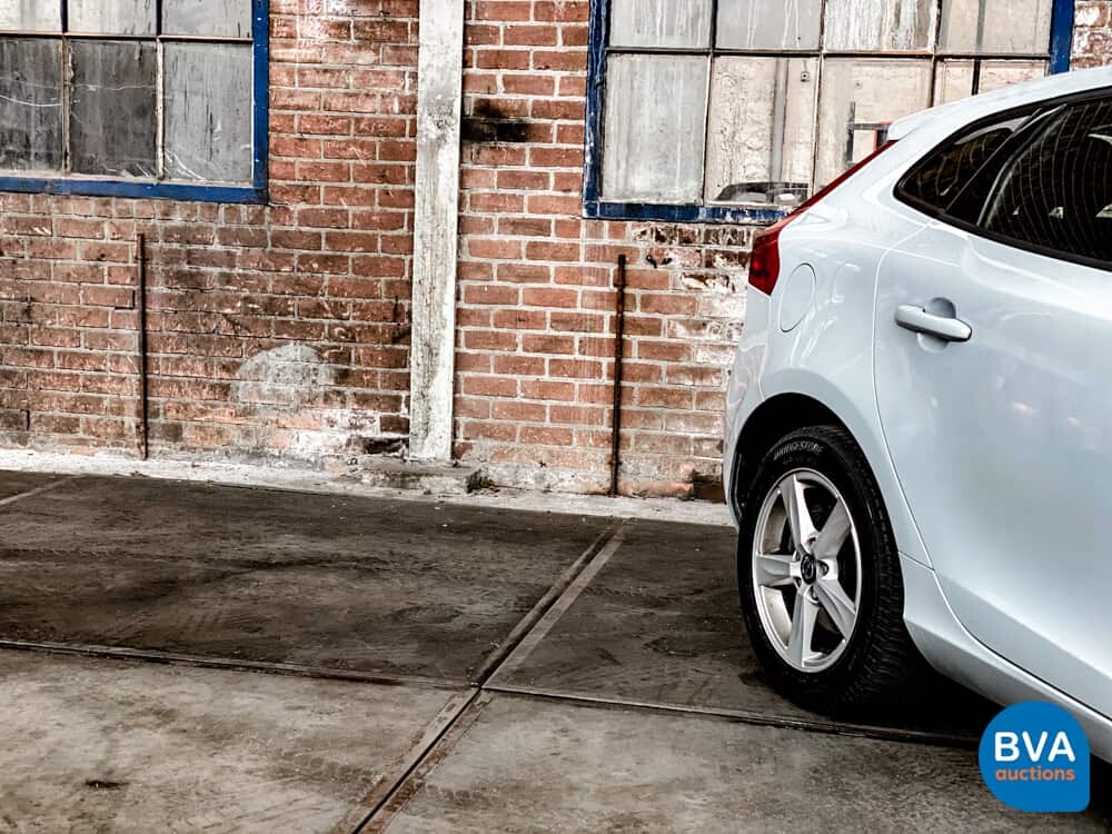 Volvo V40 1.6 D2 Kinetic 114pk 2013 -Original NL-, 1-SNX-70.