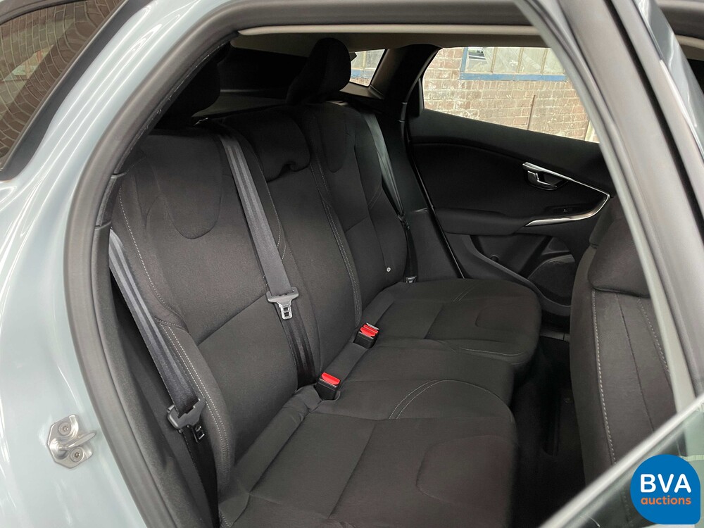 Volvo V40 1.6 D2 Kinetic 114pk 2013 -Original NL-, 1-SNX-70.