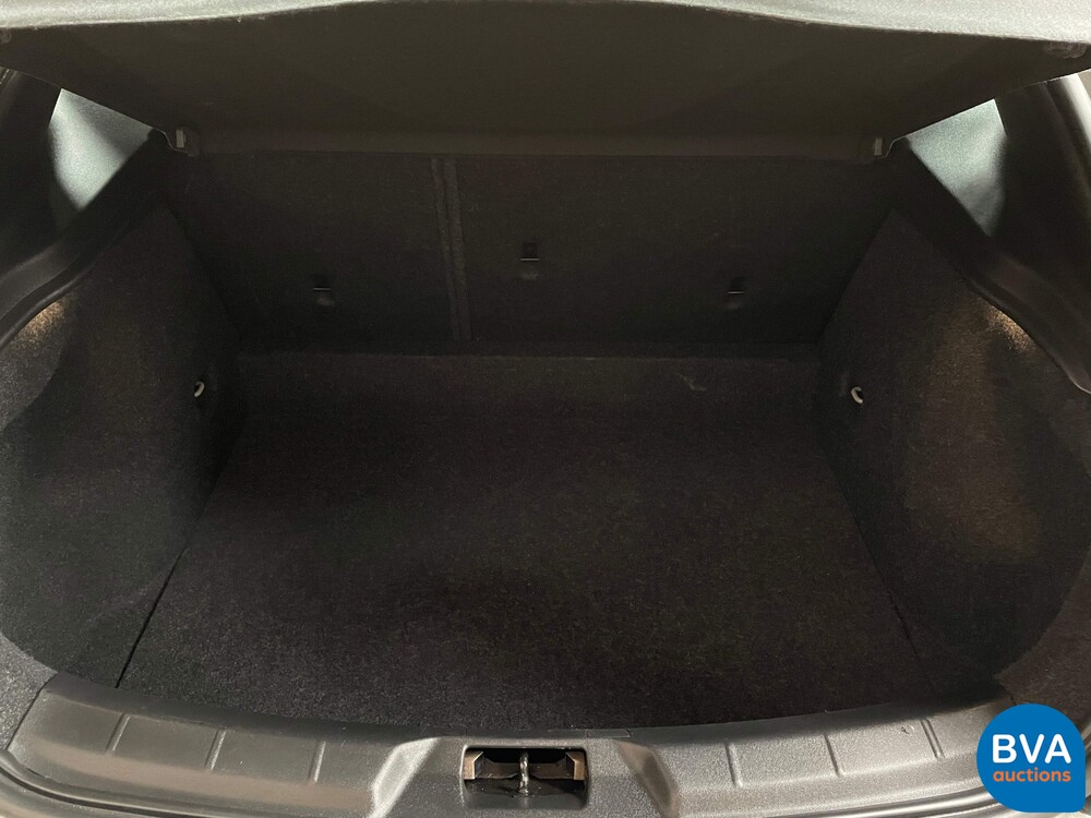 Volvo V40 1.6 D2 Kinetic 114pk 2013 -Original NL-, 1-SNX-70.