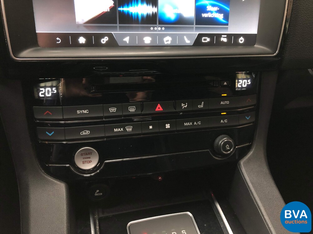 Jaguar F-Pace 20d Portfolio R-Sport 180pk 2016 -Original NL-, KR-430-X.
