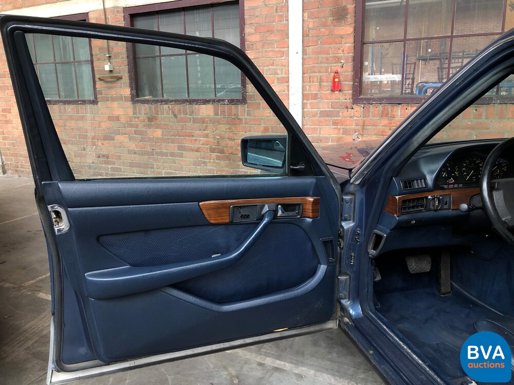 Mercedes-Benz 300SD W126 125hp 1983, 49-ZK-PP.