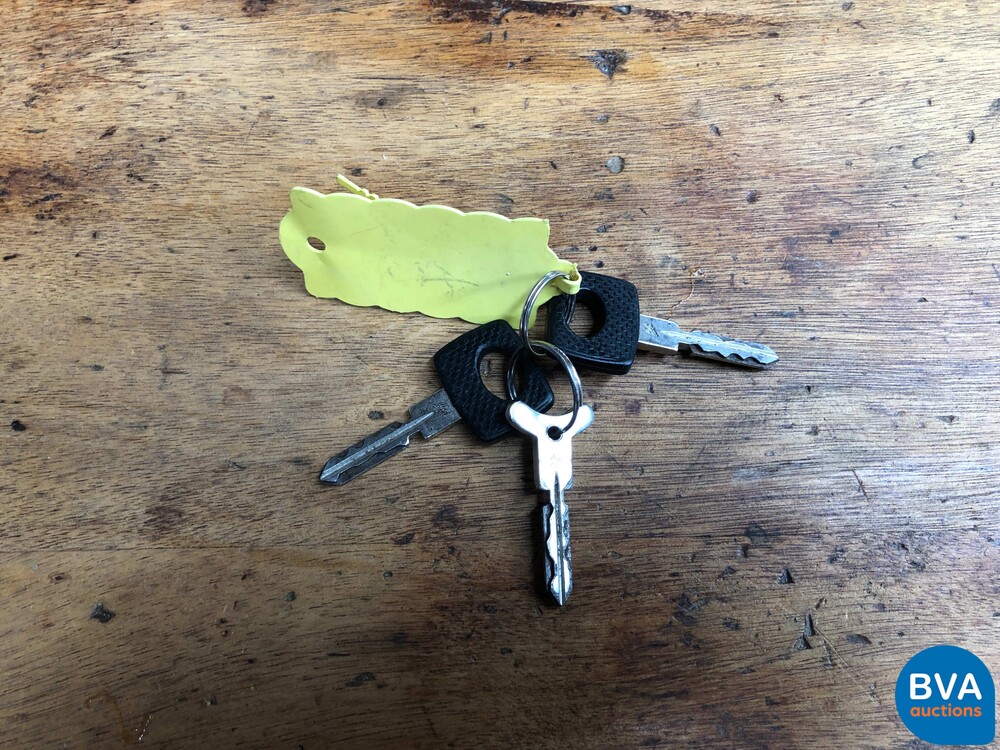 Mercedes-Benz 300SD W126 125hp 1983, 49-ZK-PP.