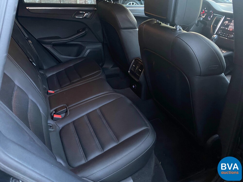 Porsche Macan GTS V6 Bi-Turbo 360hp 2016 Facelift, L-748-DB.