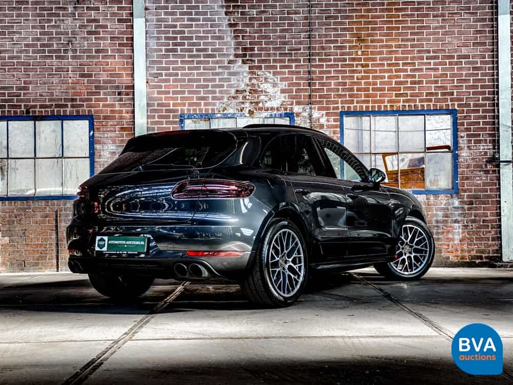 Porsche Macan GTS V6 Bi-Turbo 360hp 2016 Facelift, L-748-DB.