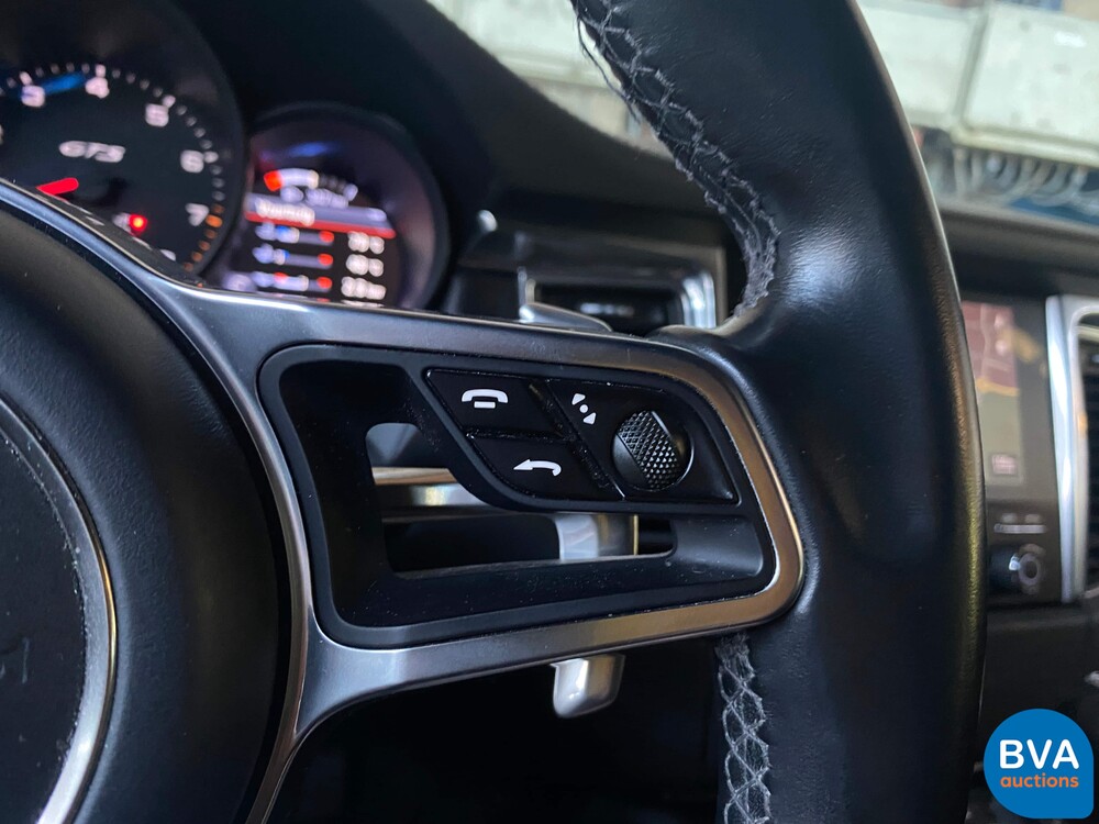 Porsche Macan GTS V6 Bi-Turbo 360hp 2016 Facelift, L-748-DB.