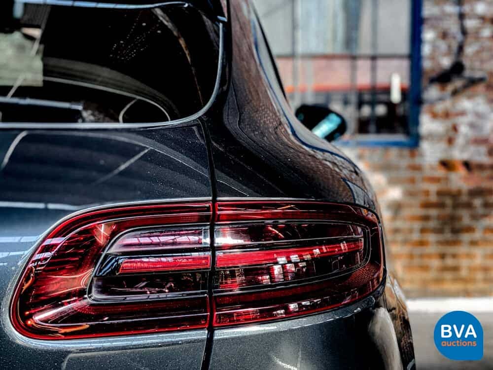 Porsche Macan GTS V6 Bi-Turbo 360hp 2016 Facelift, L-748-DB.