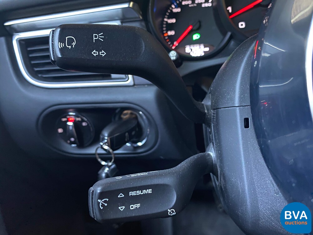 Porsche Macan GTS V6 Bi-Turbo 360hp 2016 Facelift, L-748-DB.