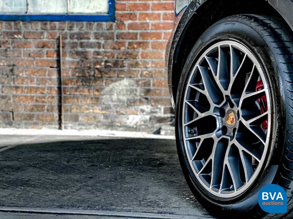 Porsche Macan GTS V6 Bi-Turbo 360hp 2016 Facelift, L-748-DB.