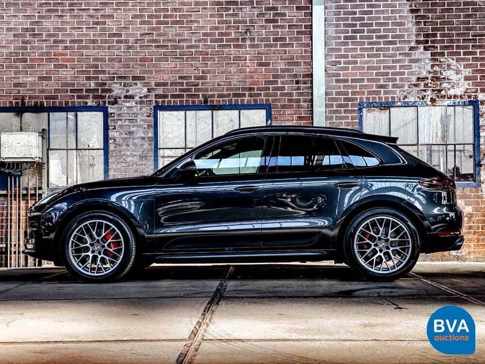 Porsche Macan GTS V6 Bi-Turbo 360hp 2016 Facelift, L-748-DB.