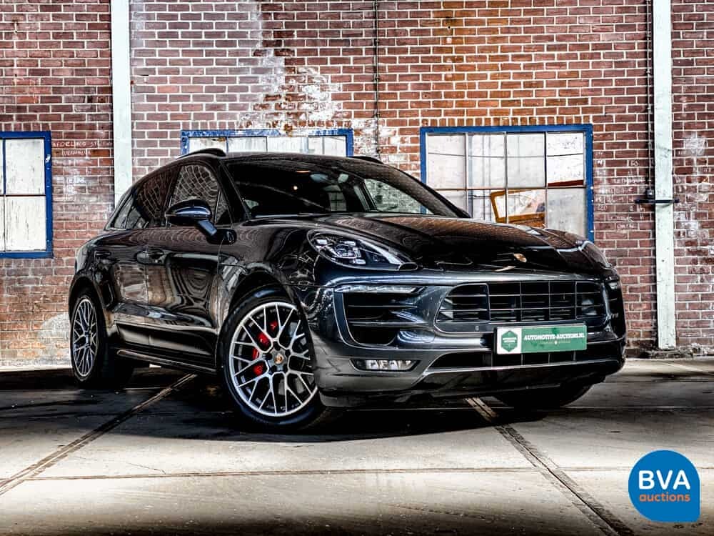 Porsche Macan GTS V6 Bi-Turbo 360hp 2016 Facelift, L-748-DB.