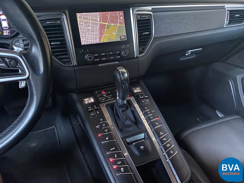 Porsche Macan GTS V6 Bi-Turbo 360hp 2016 Facelift, L-748-DB.