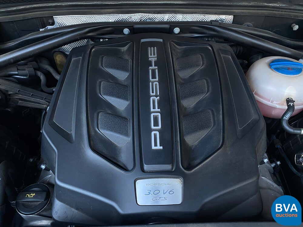 Porsche Macan GTS V6 Bi-Turbo 360hp 2016 Facelift, L-748-DB.