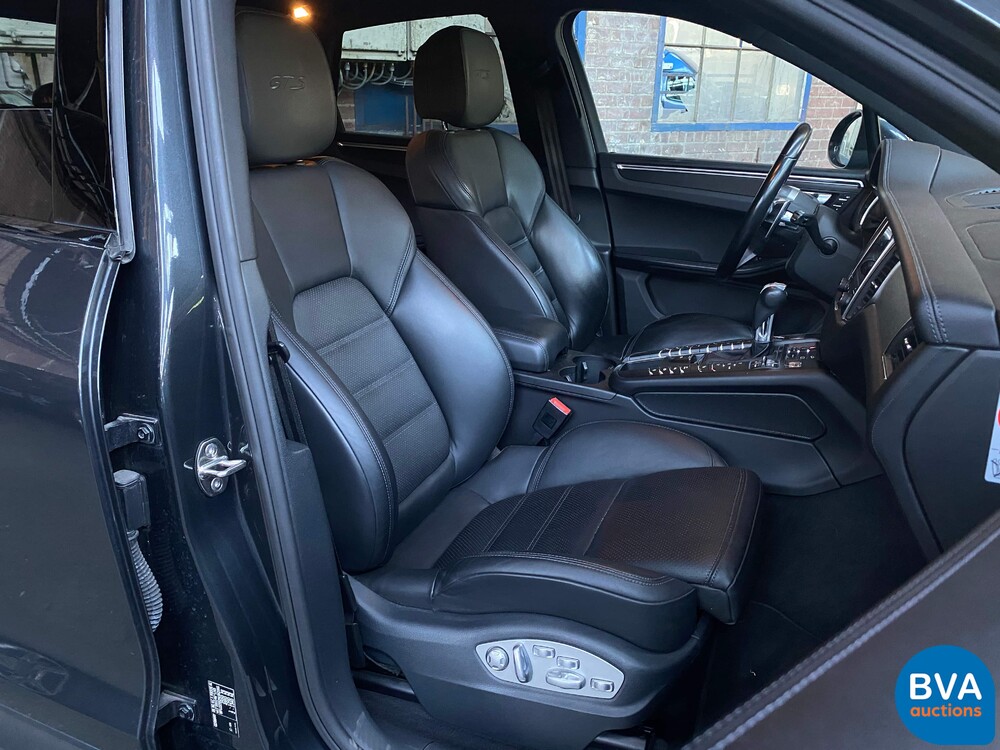 Porsche Macan GTS V6 Bi-Turbo 360hp 2016 Facelift, L-748-DB.