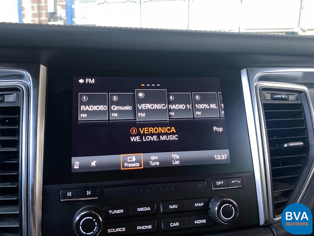 Porsche Macan GTS V6 Bi-Turbo 360hp 2016 Facelift, L-748-DB.