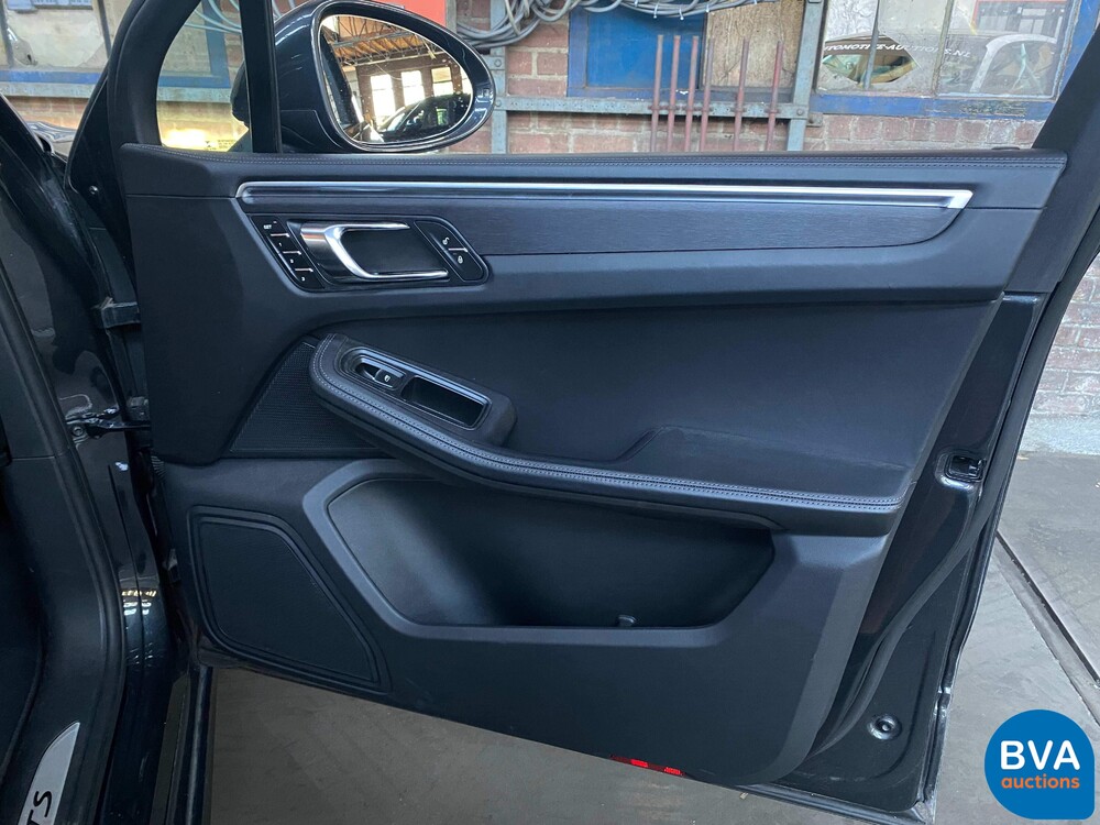 Porsche Macan GTS V6 Bi-Turbo 360hp 2016 Facelift, L-748-DB.