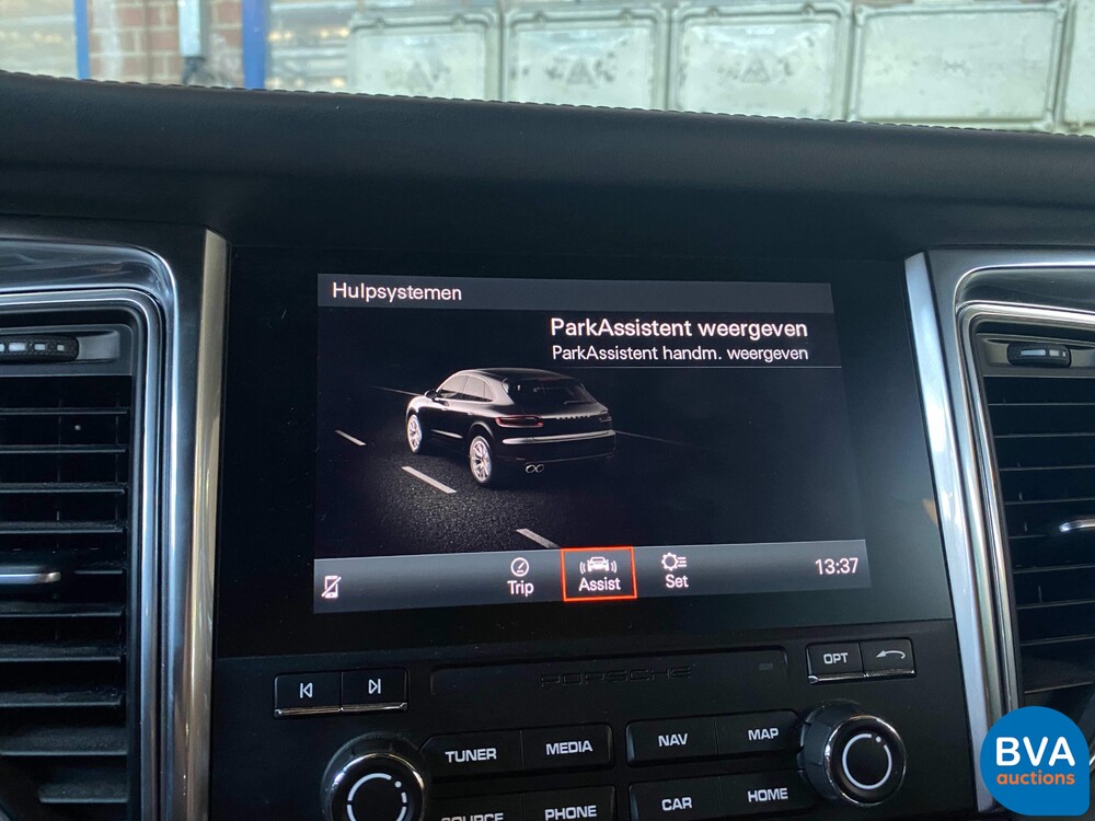 Porsche Macan GTS V6 Bi-Turbo 360hp 2016 Facelift, L-748-DB.