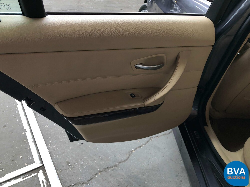 BMW 325i Limousine 3er 218pk 2005 -Youngtimer-, H-054-ZB.