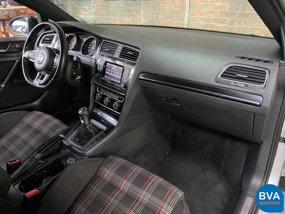 Volkswagen Golf GTI 245 PS 2015.