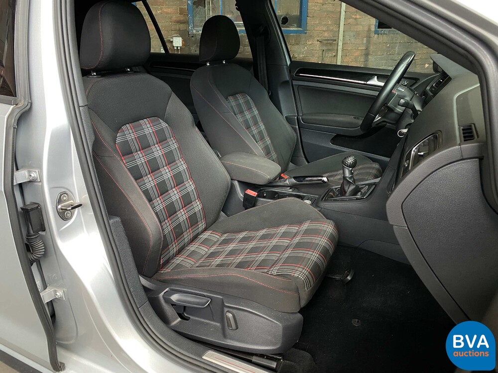 Volkswagen Golf GTI 245 PS 2015.
