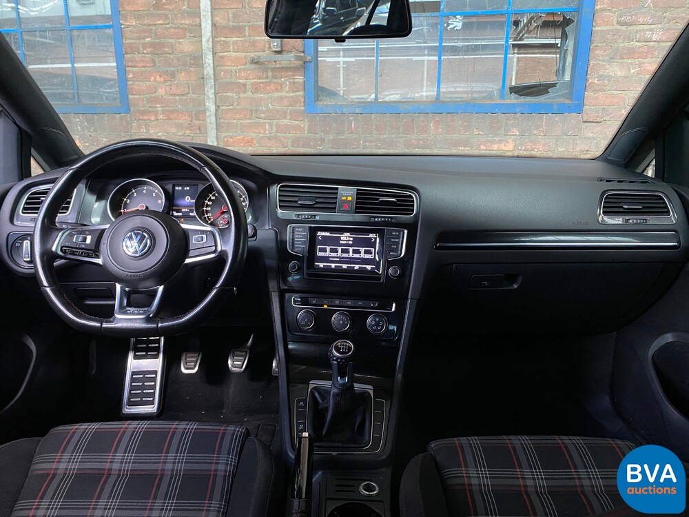 Volkswagen Golf GTI 245 PS 2015.