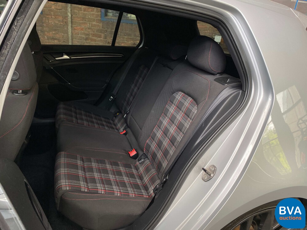 Volkswagen Golf GTI 245 PS 2015.