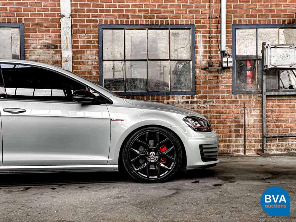 Volkswagen Golf GTI 245 PS 2015.