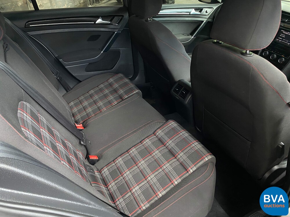 Volkswagen Golf GTI 245 PS 2015.