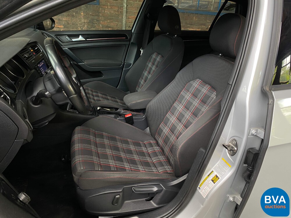 Volkswagen Golf GTI 245 PS 2015.