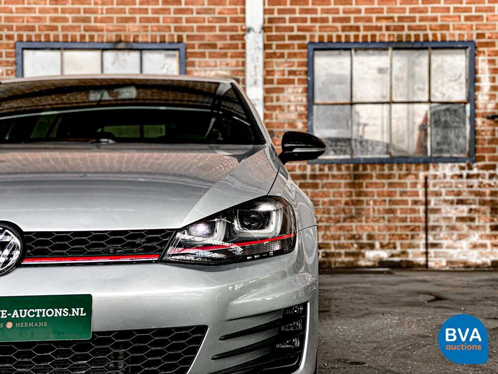 Volkswagen Golf GTI 245 PS 2015.