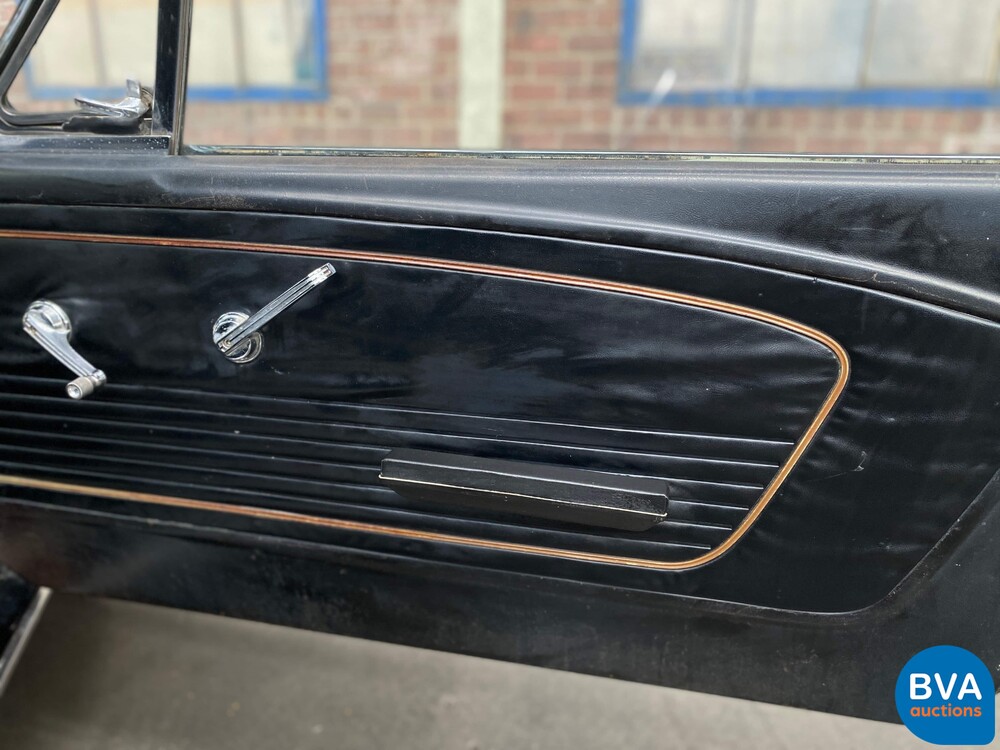 Ford-Mustang 4.7 V8 225 PS 1966.