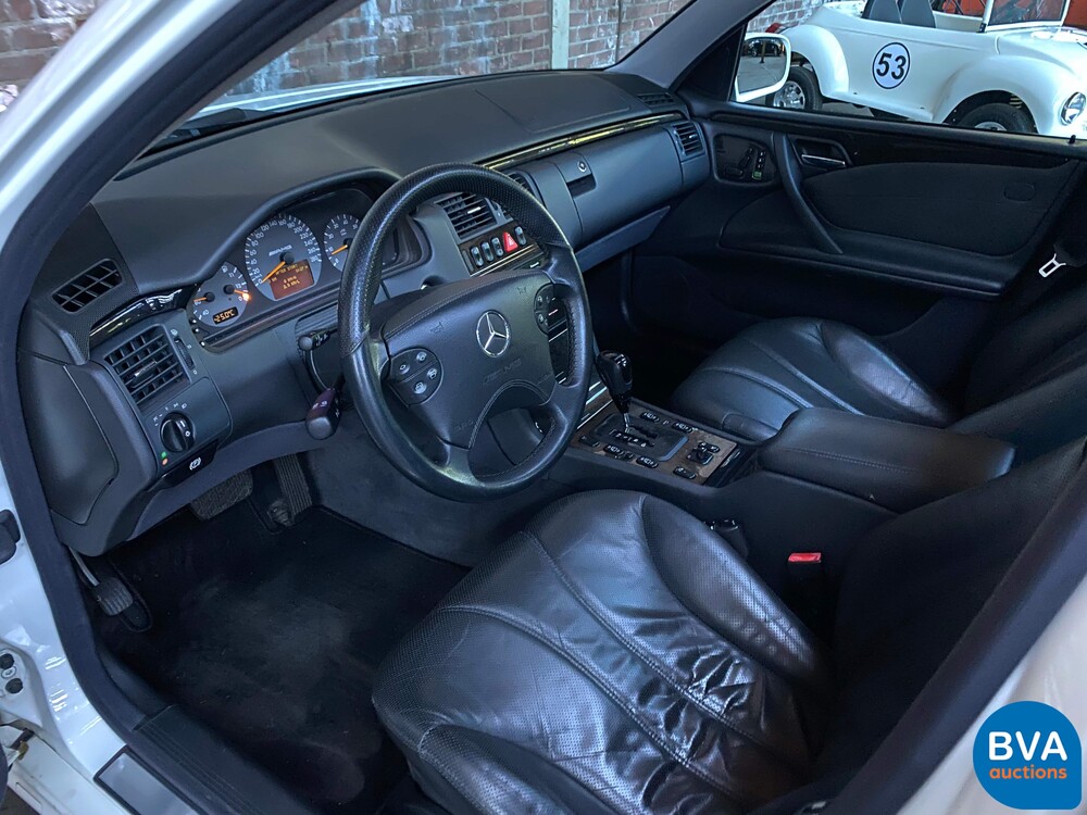 Mercedes-Benz E55 AMG Kombi 5.4 V8 354pk E-Klasse 2002 -YOUNGTIMER-, K-833-NL.
