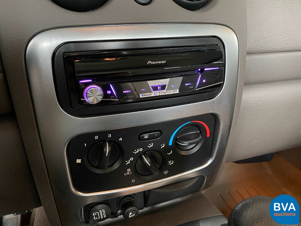 Jeep Cherokee 3.7i V6 Sport Plus 211pk 2001 -Org NL-, 64-HS-HK.