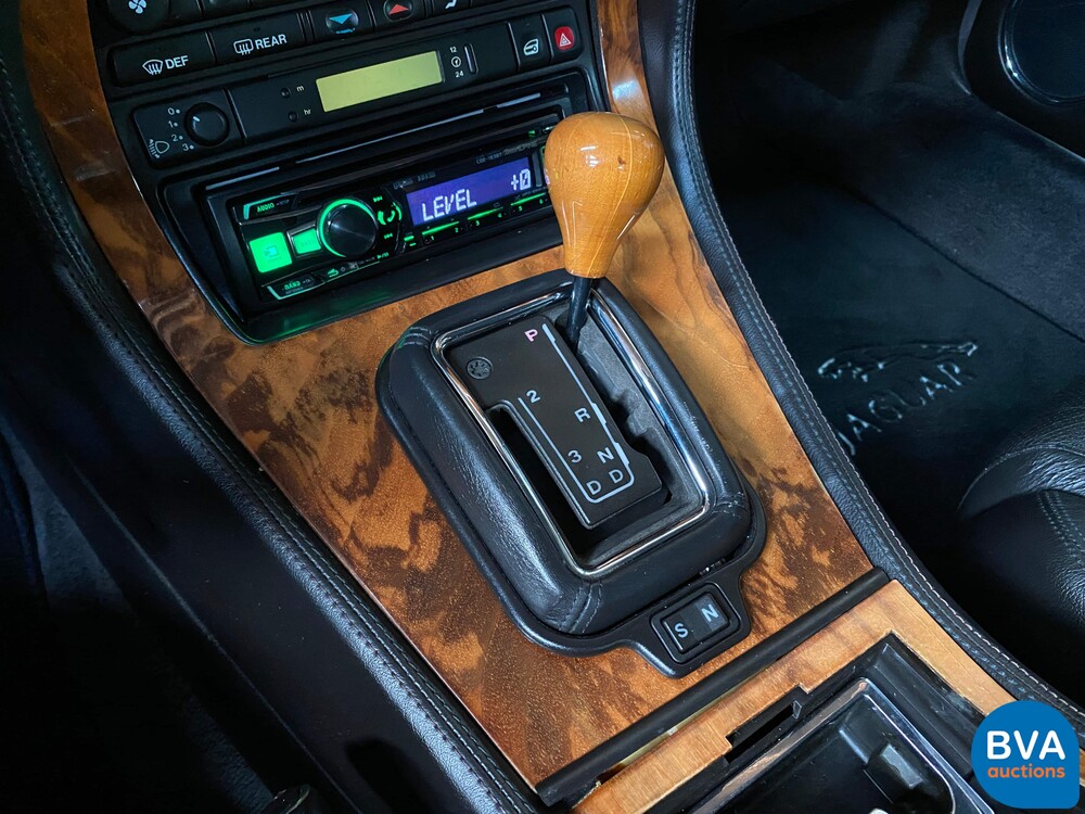 Jaguar XJ 4.0 Sport 241pk -Org.NL- 1996, NP-SB-10