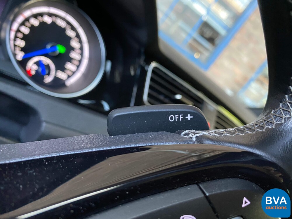 Volkswagen Golf R2.0 TSI Variant 301hp 2015, K-551-TP.