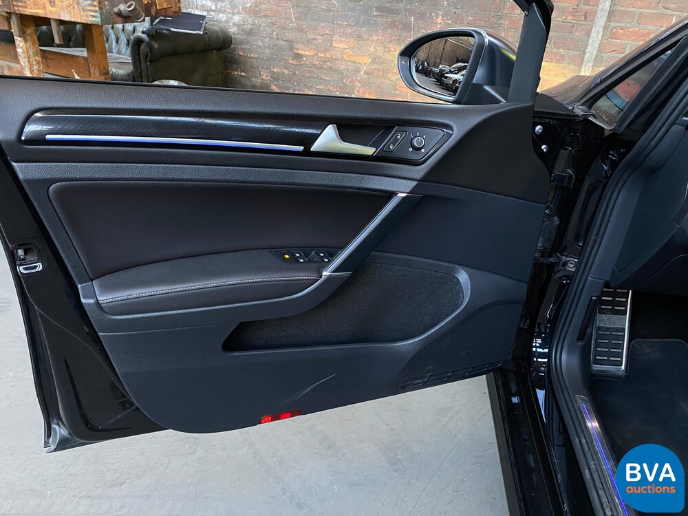 Volkswagen Golf R2.0 TSI Variant 301hp 2015, K-551-TP.