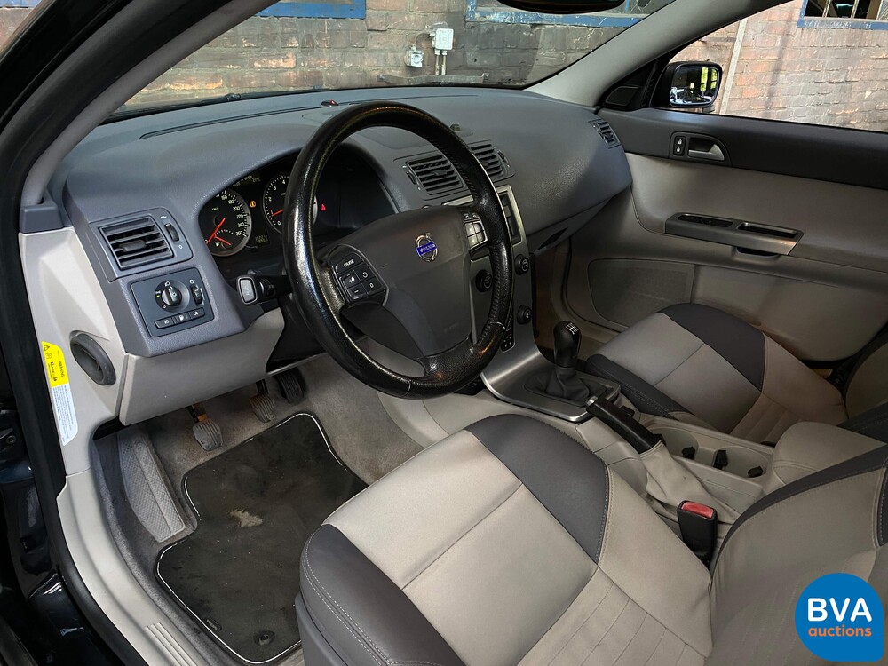 Volvo V50 T5 Five-cylinder 220hp 2005, 83-HVR-8.