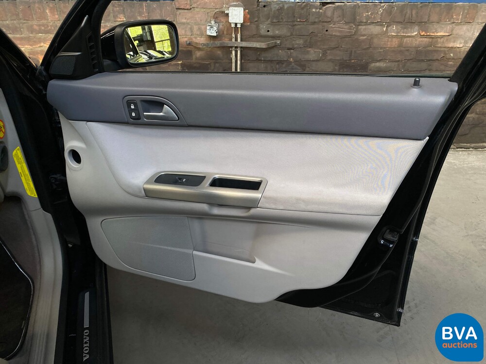 Volvo V50 T5 Five-cylinder 220hp 2005, 83-HVR-8.