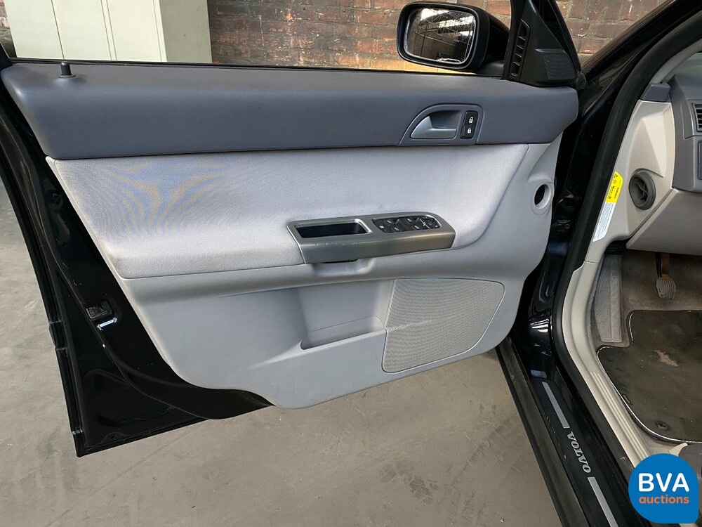 Volvo V50 T5 Five-cylinder 220hp 2005, 83-HVR-8.