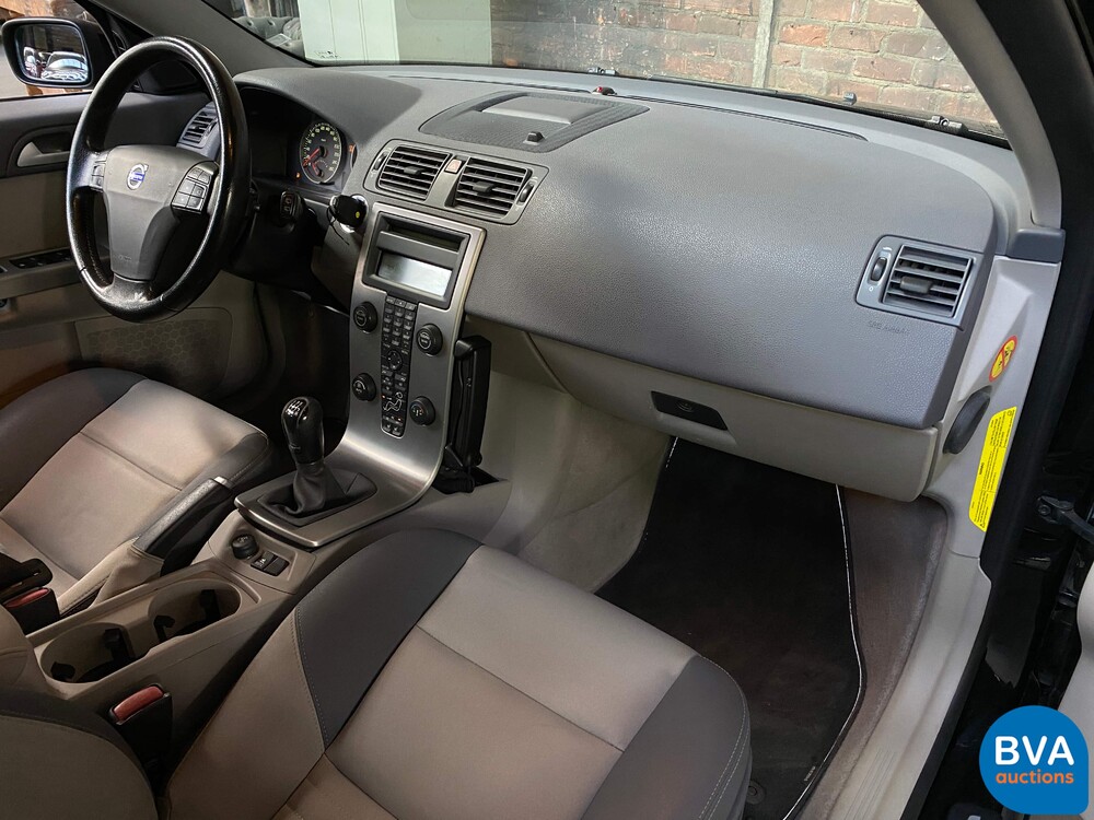 Volvo V50 T5 Five-cylinder 220hp 2005, 83-HVR-8.