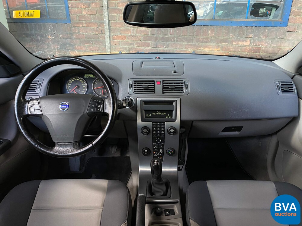 Volvo V50 T5 Five-cylinder 220hp 2005, 83-HVR-8.