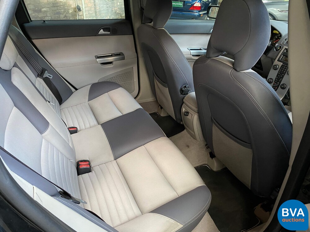 Volvo V50 T5 Five-cylinder 220hp 2005, 83-HVR-8.