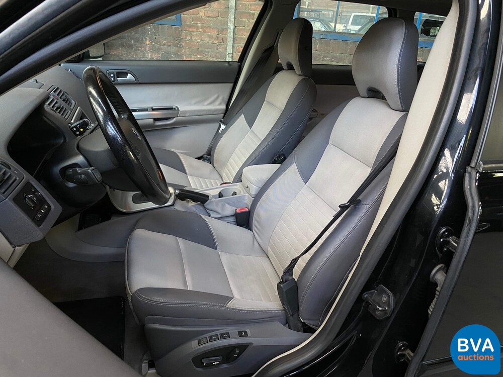 Volvo V50 T5 Five-cylinder 220hp 2005, 83-HVR-8.