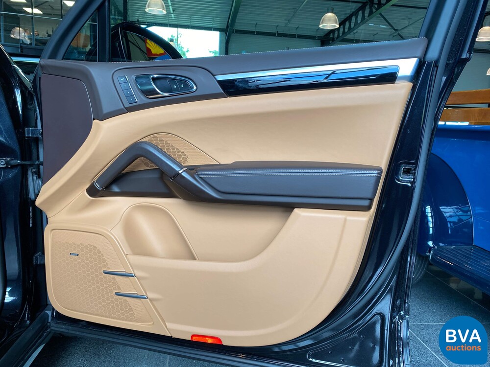 Porsche Cayenne 3.0 S E-Hybrid Sportchrono 462pk 2015 -Org NL- Plug-in Hybride, HH-240-J