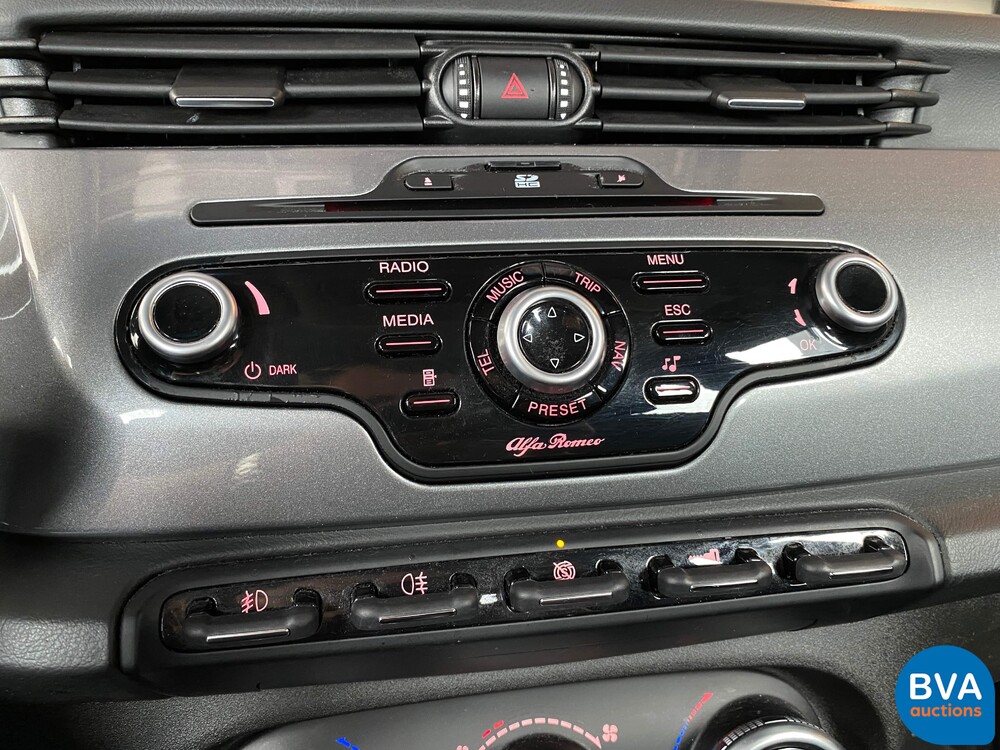 Alfa Romeo Giulietta 1.4 Turbo MultiAir TCT 170pk -Org NL-, 15-ZDK-6