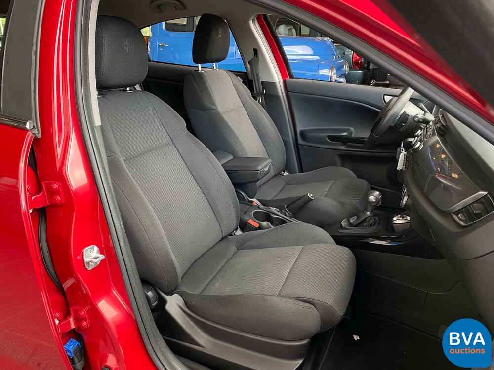 Alfa Romeo Giulietta 1.4 Turbo MultiAir TCT 170pk -Org NL-, 15-ZDK-6