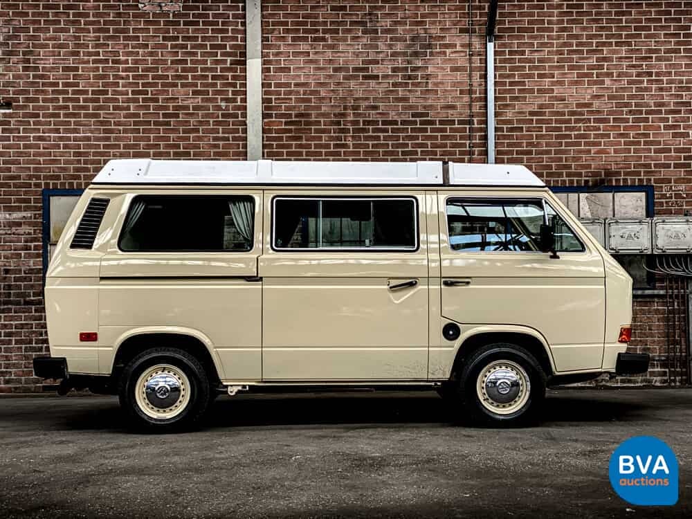 Volkswagen T3 Westfalia Camper Transporter 1982, J-680-JT