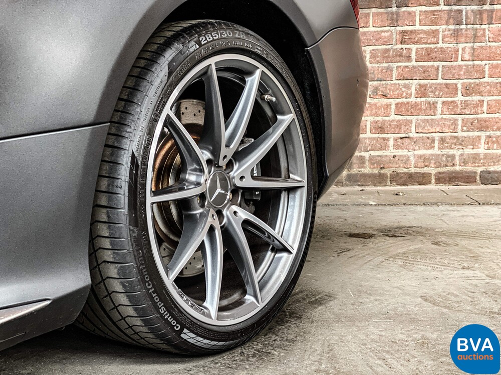 Mercedes-Benz SL63 AMG Roadster 585hp 5.5 V8 2017, NL registration.