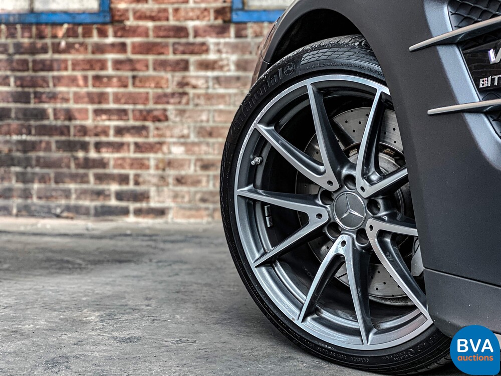 Mercedes-Benz SL63 AMG Roadster 585hp 5.5 V8 2017, NL registration.